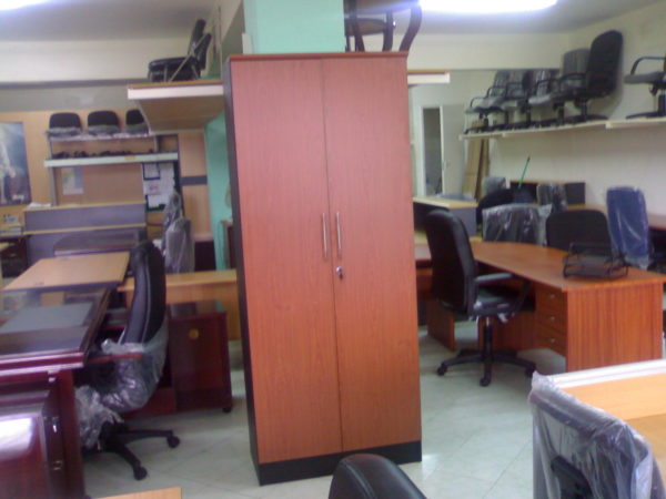 Office furniture | office chairs and desks | office desks